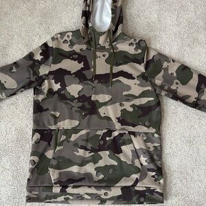 Nike therma fit camouflage hoodie. Size medium.